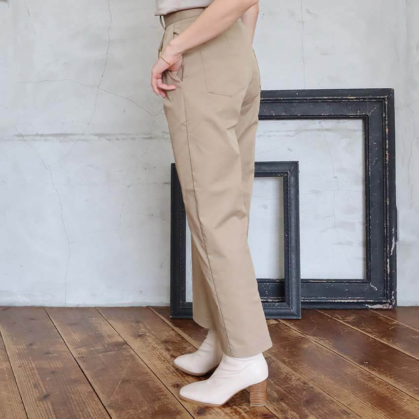 タックチノパンツ