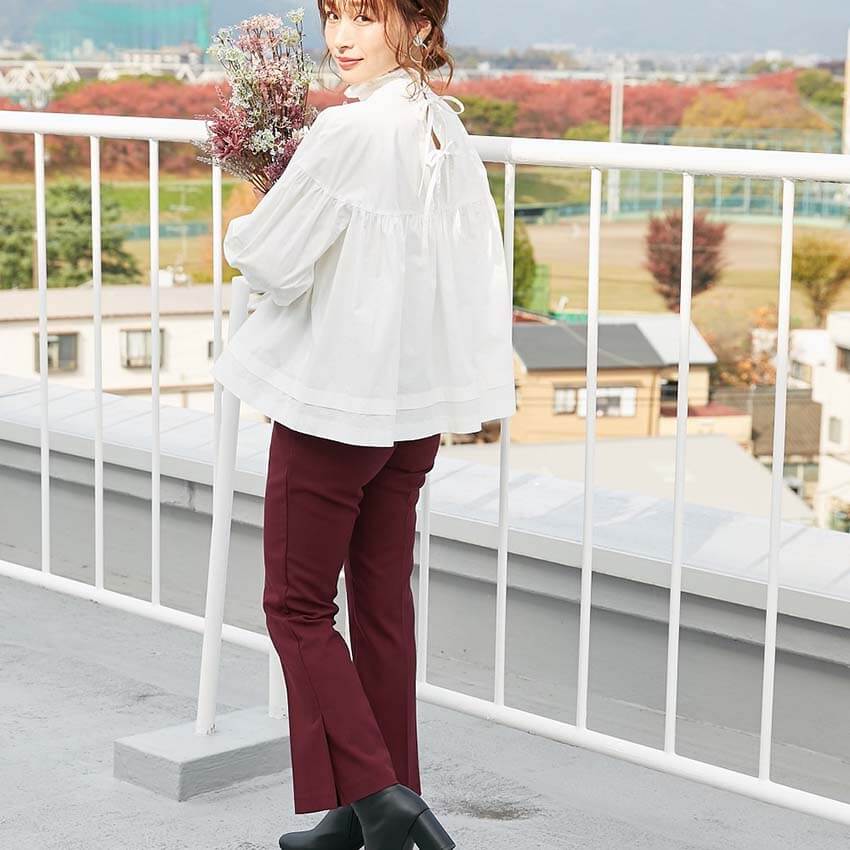 スリット入りフレアパンツ