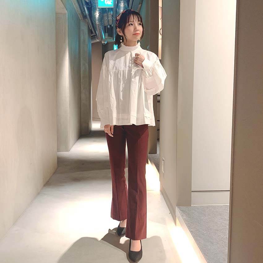 スリット入りフレアパンツ