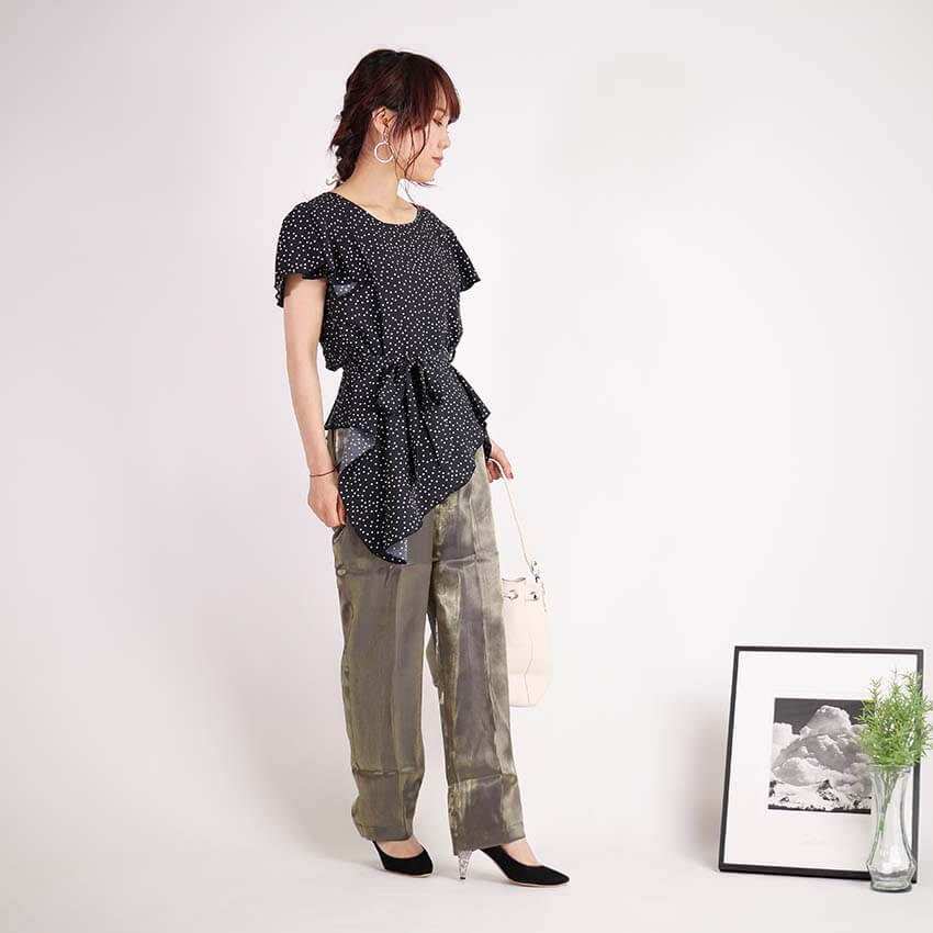 光沢タックパンツ